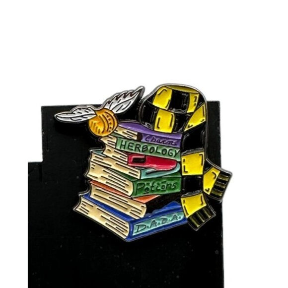 Harry Potter Hufflepuff  Pin Yellow Black Scarf Snitch Herbology Charms Enamel - Picture 2 of 5